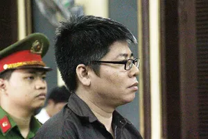 Làm rõ đồng phạm trong vụ cựu cán bộ công an buôn lậu