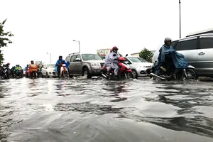 Đường đẹp nhất TP.HCM ngập do đâu?