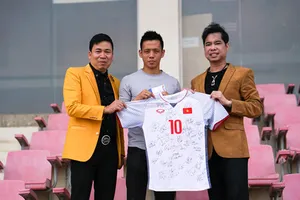 Nghĩa cử đẹp của Văn Quyết sau cú sốc