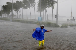 Siêu bão Mangkhut tấn công Philippines và Trung Quốc