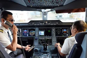 ‘Làm khó’ phi công nghỉ việc: Bộ GTVT có trái luật?