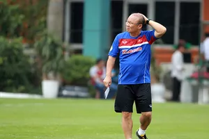 V-League trở lại, ông Park ngổn ngang