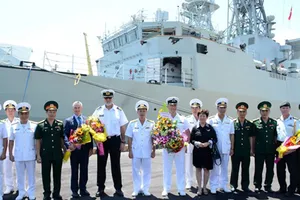 Chiến hạm Ấn Độ, Canada, New Zealand thăm Việt Nam