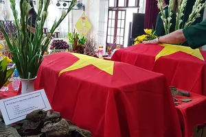 Quốc kỳ giữ ấm 2 liệt sĩ phi công