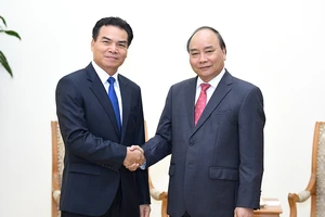Thủ tướng Nguyễn Xuân Phúc tiếp chủ nhiệm VP Chính phủ Lào