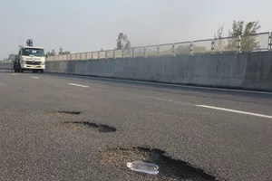 Dừng thu phí cao tốc 35.000 tỉ để sửa chữa