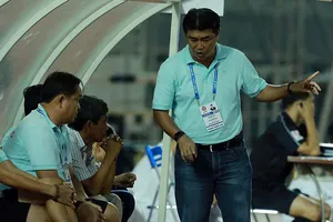 HLV Trần Minh Chiến ‘cứng đầu’