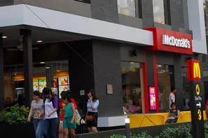 Thức ăn đường phố khiến McDonald’s, Burger King lao đao!