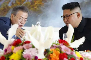 Lần đầu tiên Triều Tiên quyết định họp ba bên