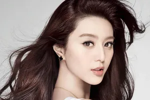 Vướng lùm xùm, sao mất hợp đồng triệu đô