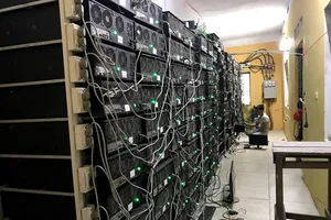 ‘Cá mập’ rục rịch gom máy đào tiền ảo