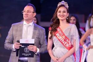 Hoa hậu Khánh Ngân bị cướp quyền trao vương miện