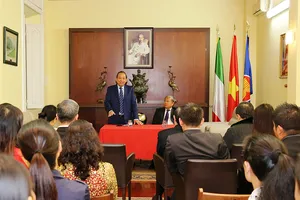 Phó Thủ tướng Trương Hòa Bình gặp cộng đồng người Việt tại Ý