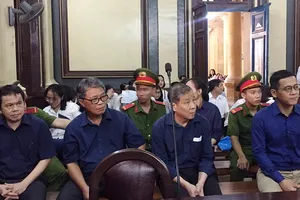 Bà Hứa Thị Phấn kêu oan nhưng vắng mặt