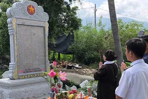 Đặt bia tưởng niệm 64 liệt sĩ Gạc Ma ở Trường Sa