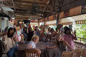 Những đứa trẻ bước ra từ bi kịch khủng khiếp