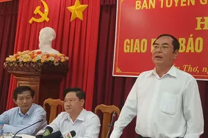 Vụ đổi 100USD: Cần hủy việc xử phạt, trả lại 20 viên kim cương