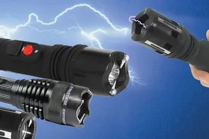 Có được tự ý sử dụng đèn pin phóng điện tự vệ?