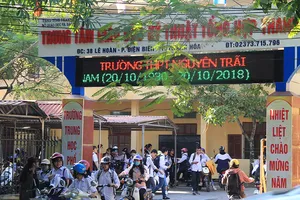 Cho 7 học sinh xúc phạm thầy cô trên Facebook đi học lại