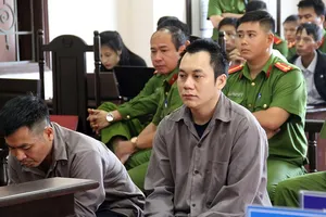 Vụ lùi xe trên cao tốc: Giảm án cho cả 2 tài xế