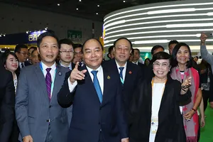 Thủ tướng dự lễ khai mạc Hội chợ Nhập khẩu quốc tế Trung Quốc