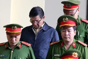 Ông Vĩnh, ông Hóa tăng huyết áp tại tòa