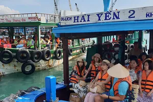 Nghi vấn đường dây làm giả thẻ hướng dẫn viên