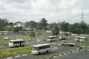 Thi sát hạch lái ô tô phải đóng thêm tiền?