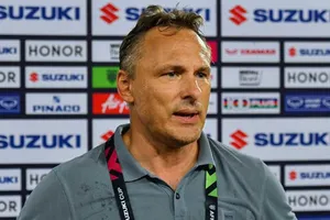 HLV Myanmar ‘vạch áo cho người xem lưng’ hay tung hỏa mù?