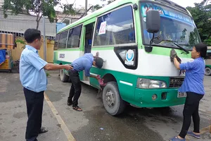 Mạng lưới xe buýt TP.HCM trước nguy cơ ‘vỡ trận’