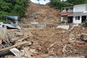 Tang thương: Hồ nước san bằng khu dân cư ở Nha Trang