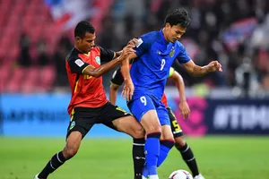 Xem Eriksson đấu trí với Rajevac