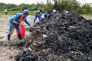 Công an vào cuộc vụ chôn rác thải ở Bình Chánh