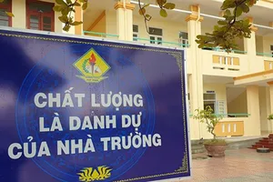 Tát trò 901 cái: Phải khởi tố cô giáo!