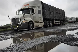 Quốc lộ 1 qua Phú Yên sửa tới đâu… hỏng tới đó