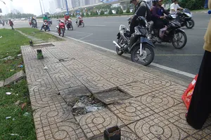 Những vật nhọn nguy hiểm trên xa lộ Hà Nội