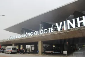 ‘Cầm nhầm’ điện thoại của khách lên máy bay bị bắt tận tay