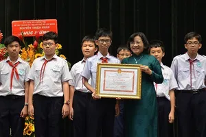 Thưởng 50 triệu đồng cho học sinh đoạt huy chương vàng quốc tế