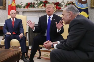 Cuộc cãi nhau nảy lửa giữa ông Trump và đảng Dân chủ