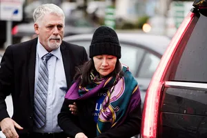 Tại sao Trung Quốc trả đũa Canada mà né Mỹ?