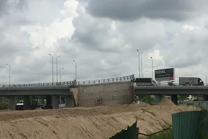 Dự án đường Võ Văn Kiệt nối dài ‘đứng hình’