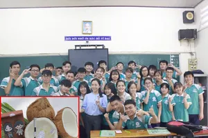 Thầy trò quyết biến hóa học thành… son môi