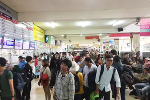 TP.HCM: Vé tàu Tết đã khan, vé xe vẫn chưa bán