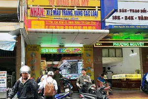 Đổi USD như anh thợ điện có thể chỉ bị phạt cảnh cáo