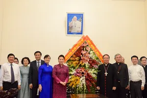 Chủ tịch Quốc hội chúc mừng Giáng sinh ở TP.HCM