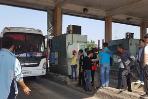 Tài xế ‘lập chốt’ tại trạm Bắc Thăng Long - Nội Bài