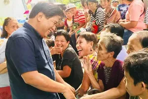 Nghị sĩ Philippines bị bắn chết khi đang trao quà Giáng sinh