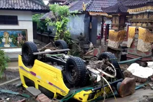 Indonesia: Vì sao núi lửa lại gây sóng thần làm 222 người chết