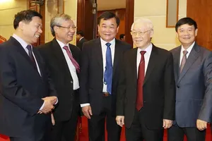 Trung ương lấy phiếu tín nhiệm Bộ Chính trị, Ban Bí thư