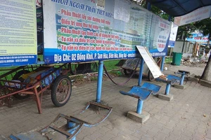 Trạm xe buýt nhếch nhác